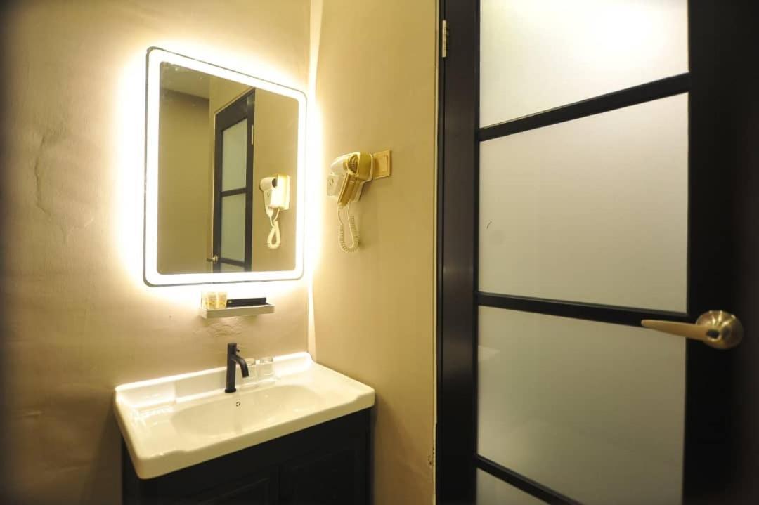 สกาย โฮเต็ล ซันเวย์ Hotel ซูบังจายา ภายนอก รูปภาพ